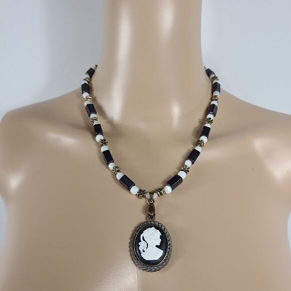 Handmade Cameo Glass White Freshwater Necklace set - Picture 3 of 15
